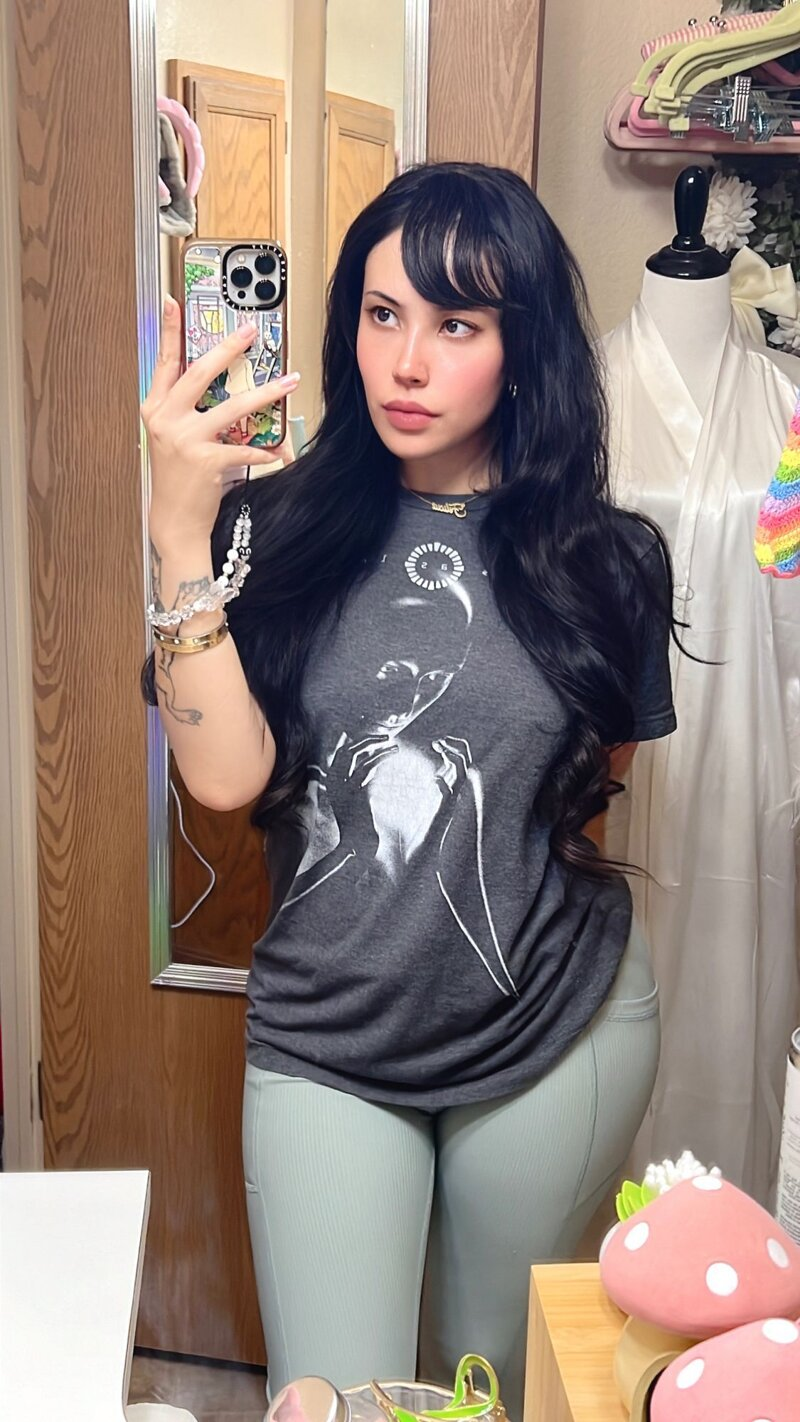 Huge collection of porn photos Amateur Asian Brunette by Felicia Vox’s (@feliciavox)