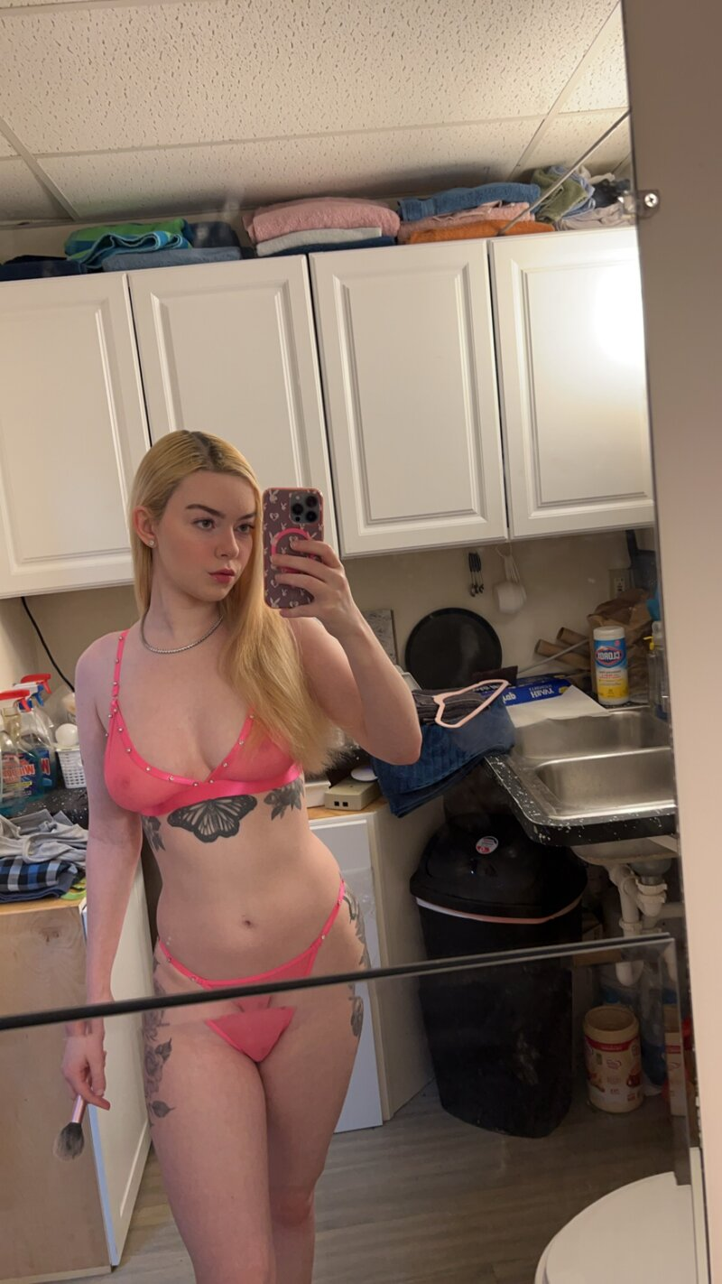 Huge collection of porn photos Amateur Blonde Babe by Liz Leblanc’s (@pinkdevilz)