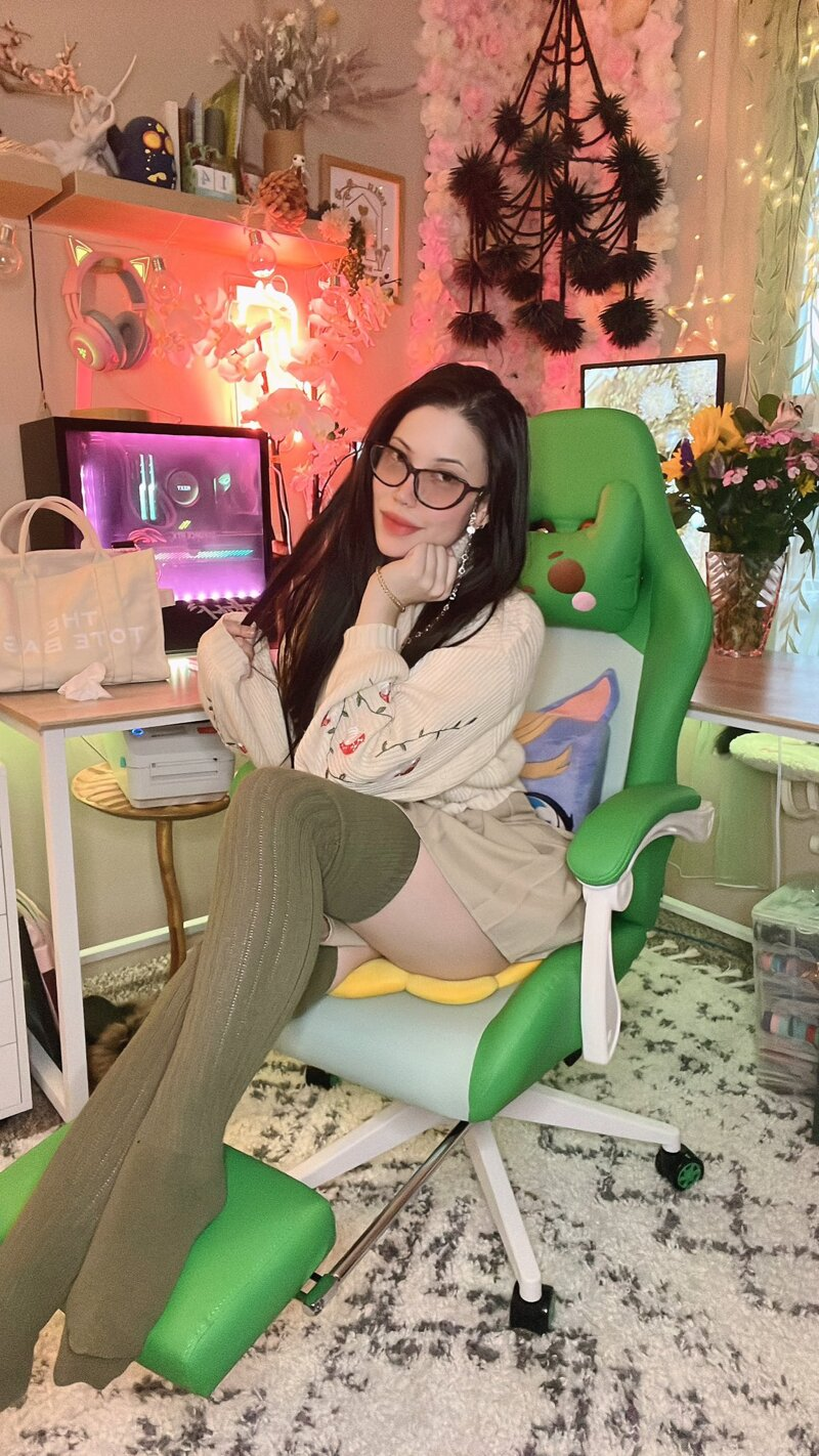 Huge collection of porn photos Amateur Asian Brunette by Felicia Vox’s (@feliciavox)