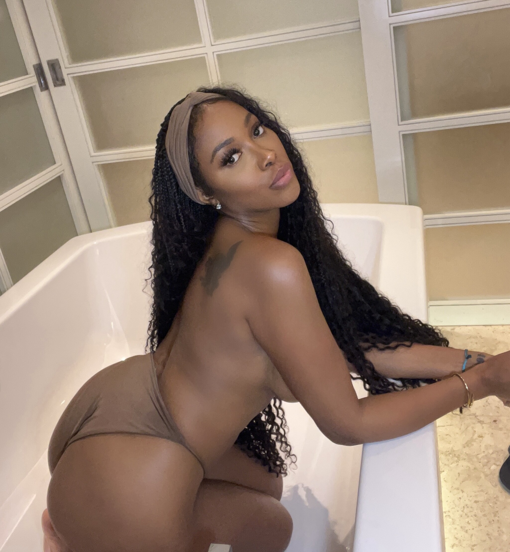Huge collection of porn photos Big Tits Babe Ebony by Delilah Van Ryan & Mack TK’s (@delilahvanryan)