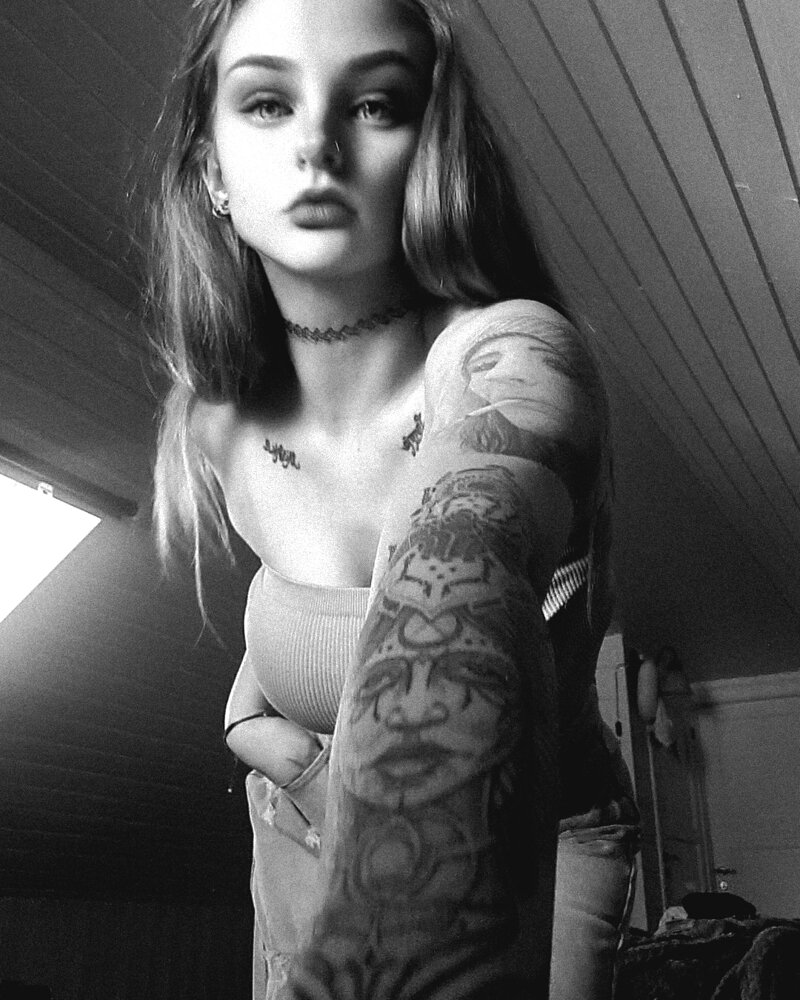 Huge collection of porn photos Choker Selfie Tattooed by Seduchess’s (@seduchess)